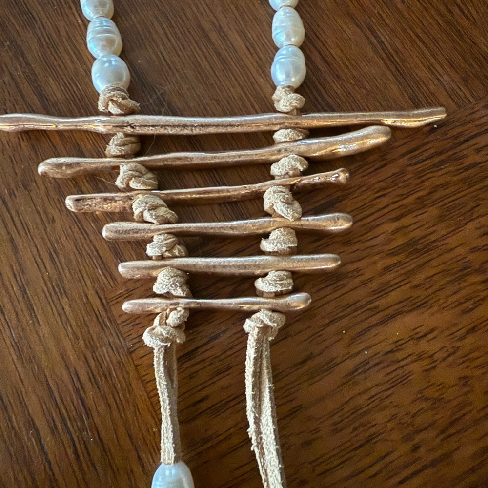 long leather/pearl Necklace